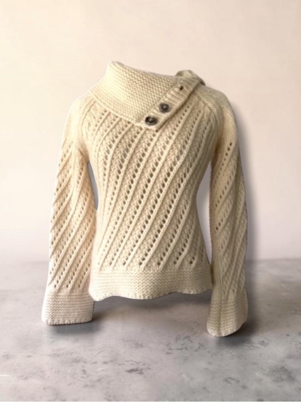 New! FISHERMAN OUT OF IRELAND Mohair Wool Bell Sleeve Sweater Size
Medium